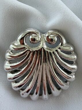 Silver Shell-Shaped Decorative Pin